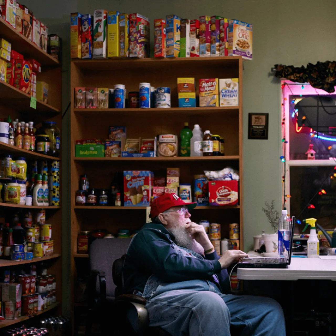  9.2’lik depremin ardından sapasağlam kaldı! Tüm kasabanın aynı binada yaşadığı dünyanın en ilginç yerleşim yeri