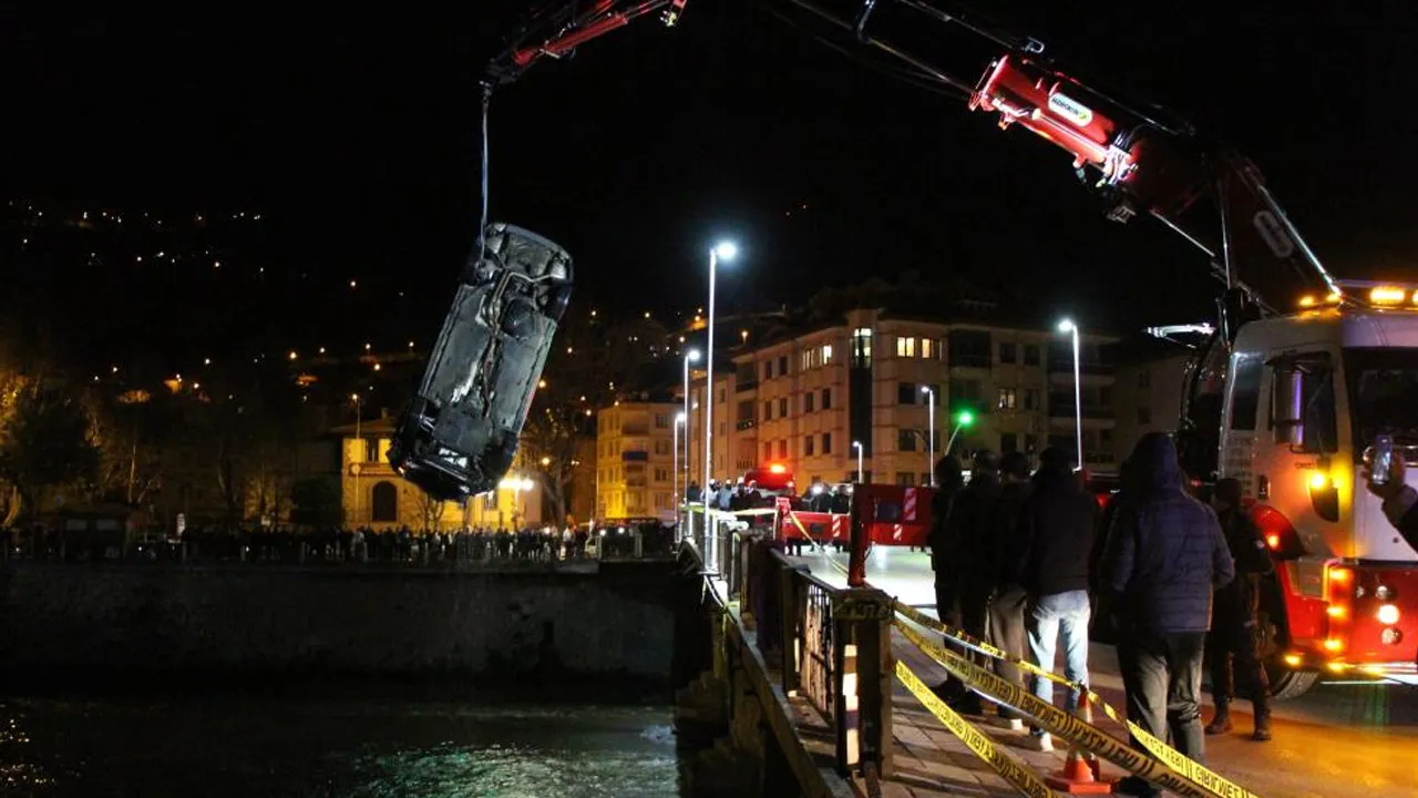 Amasya'da kaza! Otomobil köprüden Yeşilırmak Nehri'ne uçtu