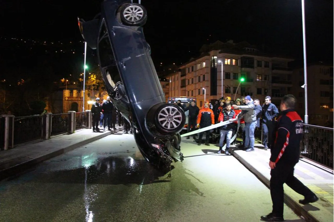 Amasyada kaza! Otomobil Yeşilırmak Nehrine uçtu, ölü ve yaralı var
