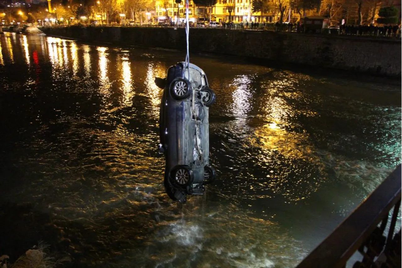 Amasyada kaza! Otomobil Yeşilırmak Nehrine uçtu, ölü ve yaralı var