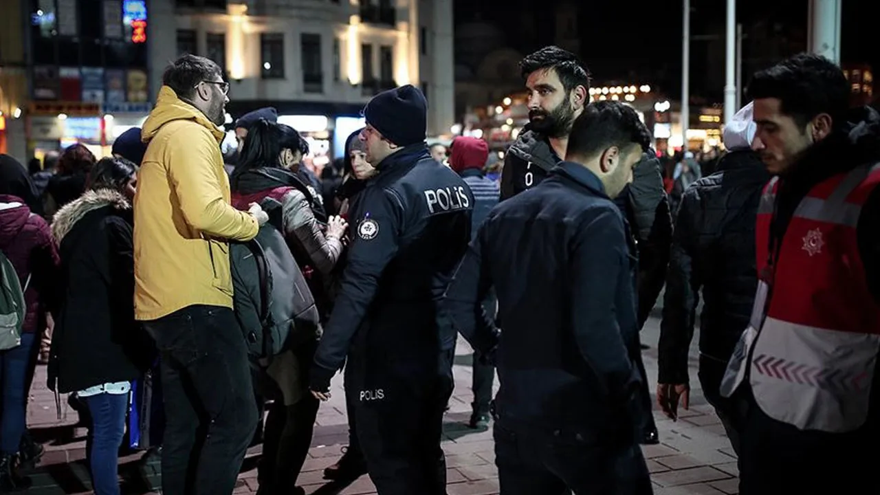 Bakan Yerlikaya yılbaşı tedbirlerini açıkladı: 325 bin personel sahada olacak