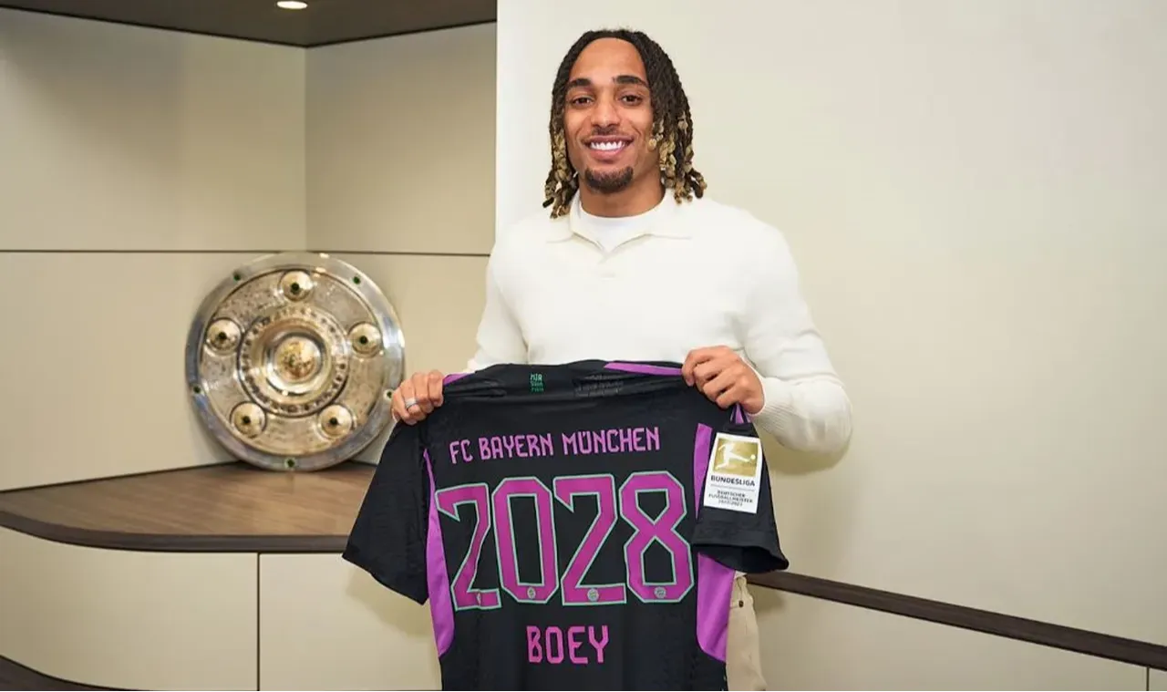 Sacha Boey'un Bayern Münih ile 2028 yılına kadar sözleşmesi bulunuyor