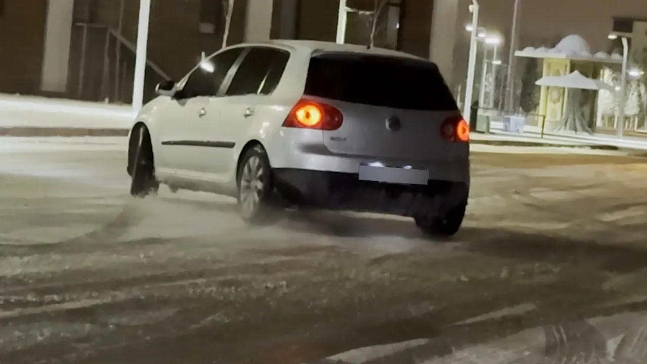 Caddede yürüyen insanların canını hiçe saydılar! Drift atan sürücülere ceza yağdı