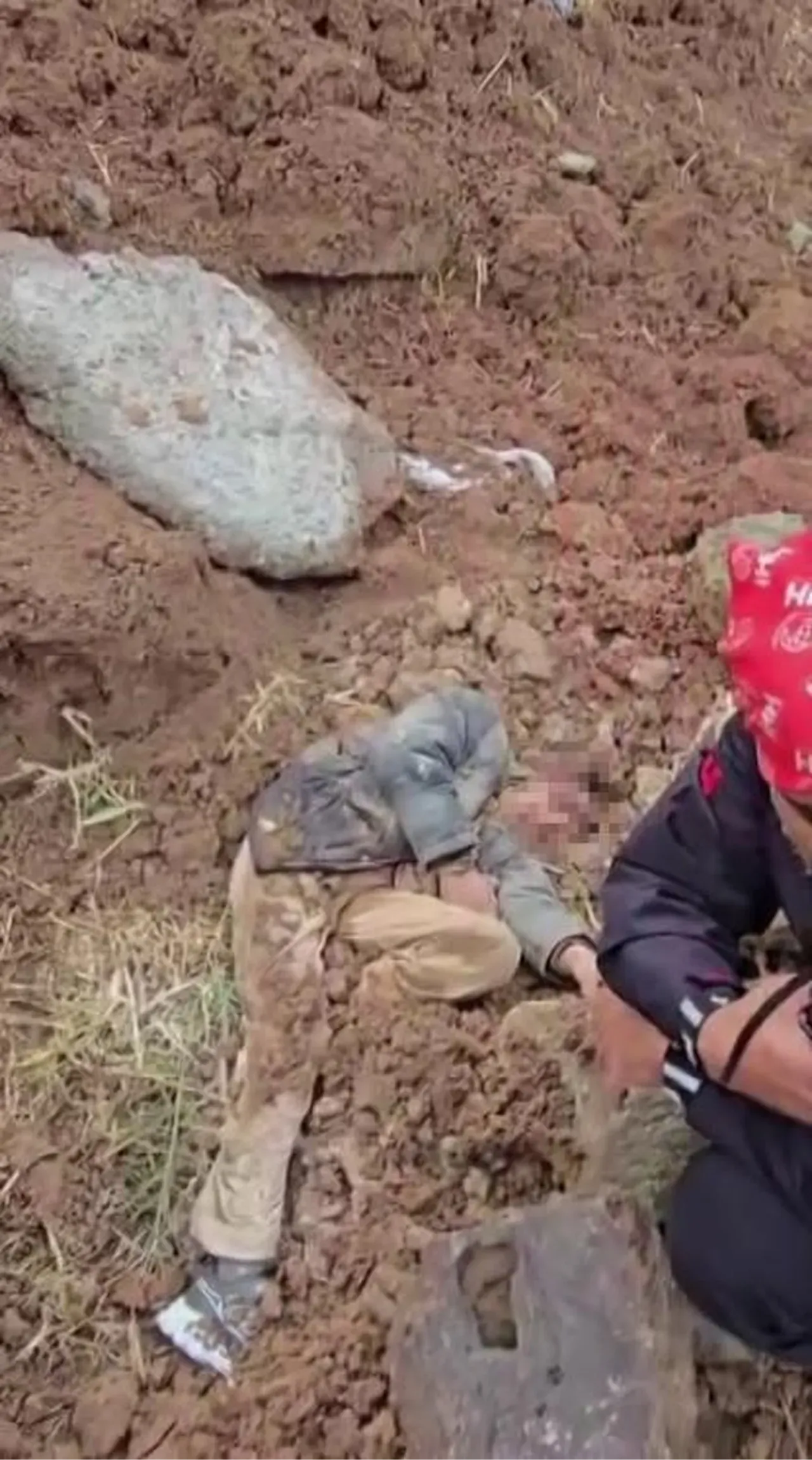 Dayısı diri diri toprağa gömmüştü: 10 yaşındaki çocuğun babası dehşete düşüren o detayı anlattı