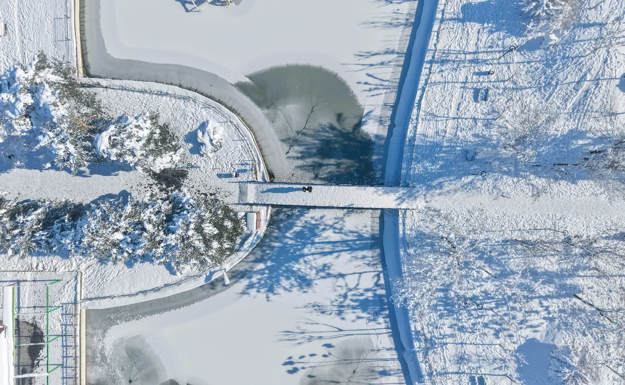 Eksi 28 derecelik kentte her yer buz kesti! Muşta metrelerce buz sarkıtları oluştu