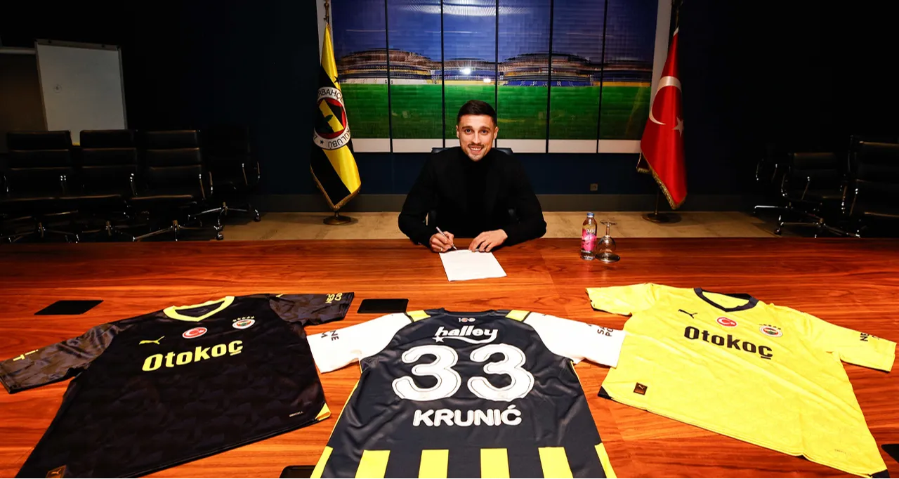 Krunic, Fenerbahçe'ye transferi sonrası, "Burada olmamı çok istediler ve bu beni çok mutlu etti, sonunda buradayım" açıklamasını yapmıştı.