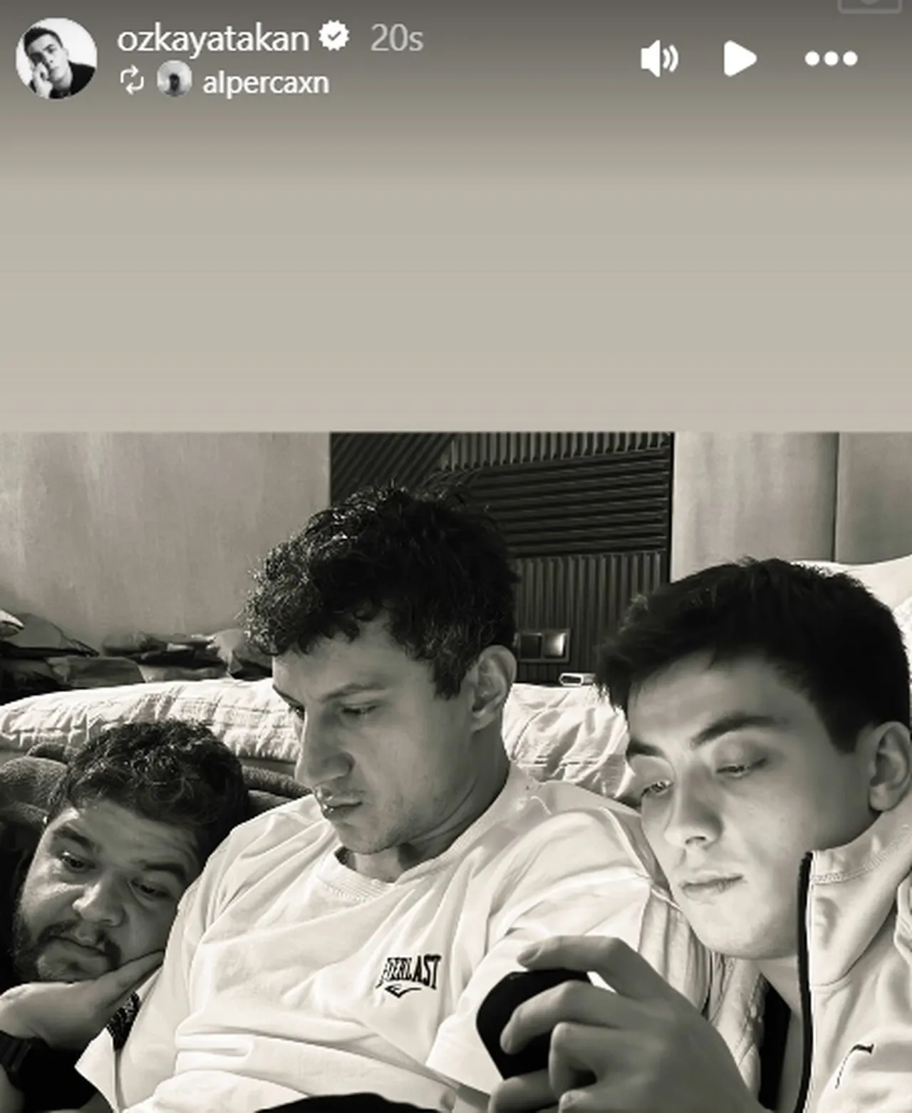 Ferit Kaya’dan ‘taharet musluğu’ isyanı! Ünlü oyuncu Paris’ten seslendi