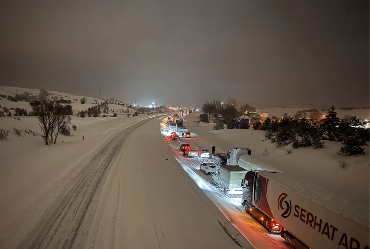 Kar, Gerede-Karabük karayolunu ulaşıma kapattı