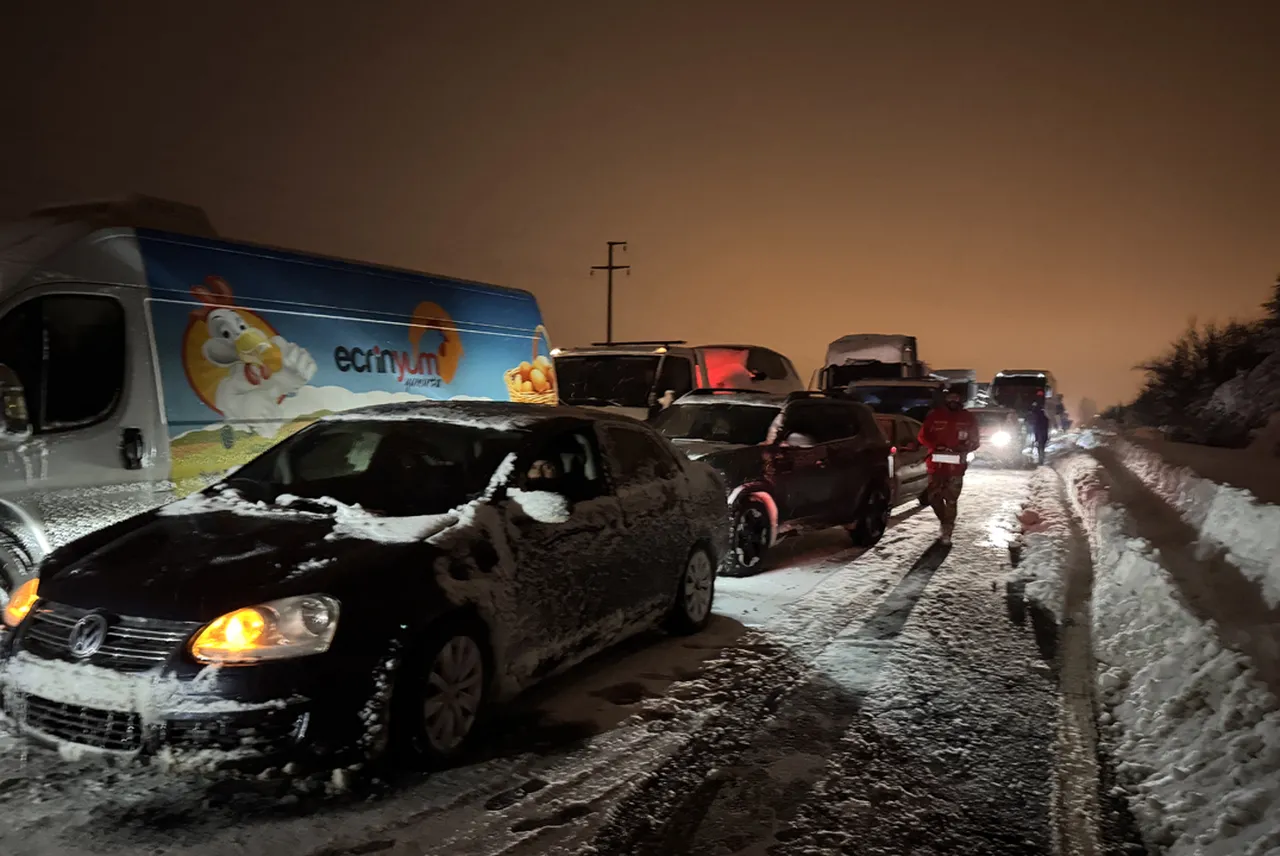 Kar, Gerede-Karabük karayolunu ulaşıma kapattı