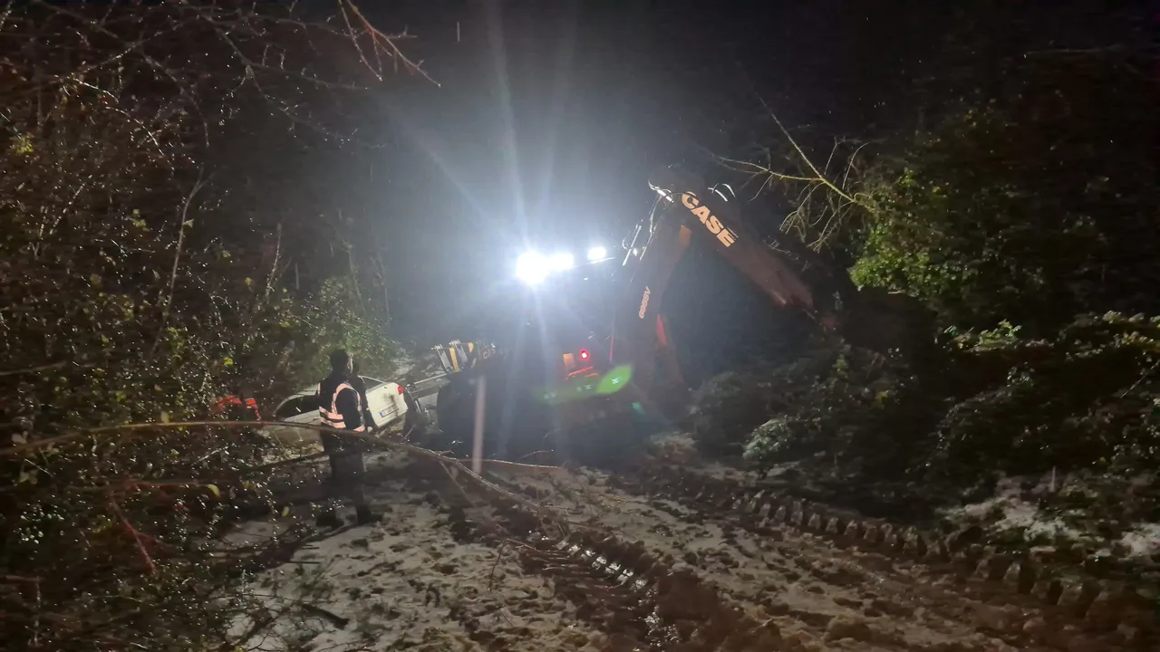 Kiralık ev arayan çift navigasyon yüzünden kabusu yaşadı! Herkes onları kurtarmak için seferber oldu