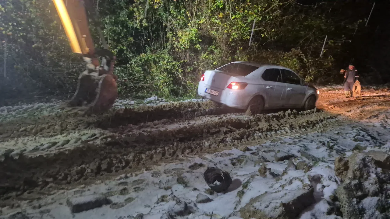 Kiralık ev arayan çift navigasyon yüzünden kabusu yaşadı! Herkes onları kurtarmak için seferber oldu