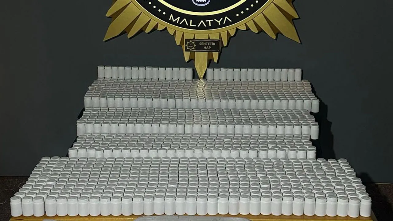 Malatya'da araçtan 75 bin 376 sentetik uyuşturucu hap çıktı