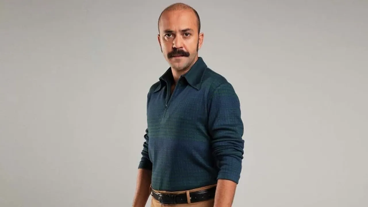 Sarp Akkaya kimdir, kaç yaşında, nereli? Oyuncu Sarp Akkayanın hayatı ve biyografisi