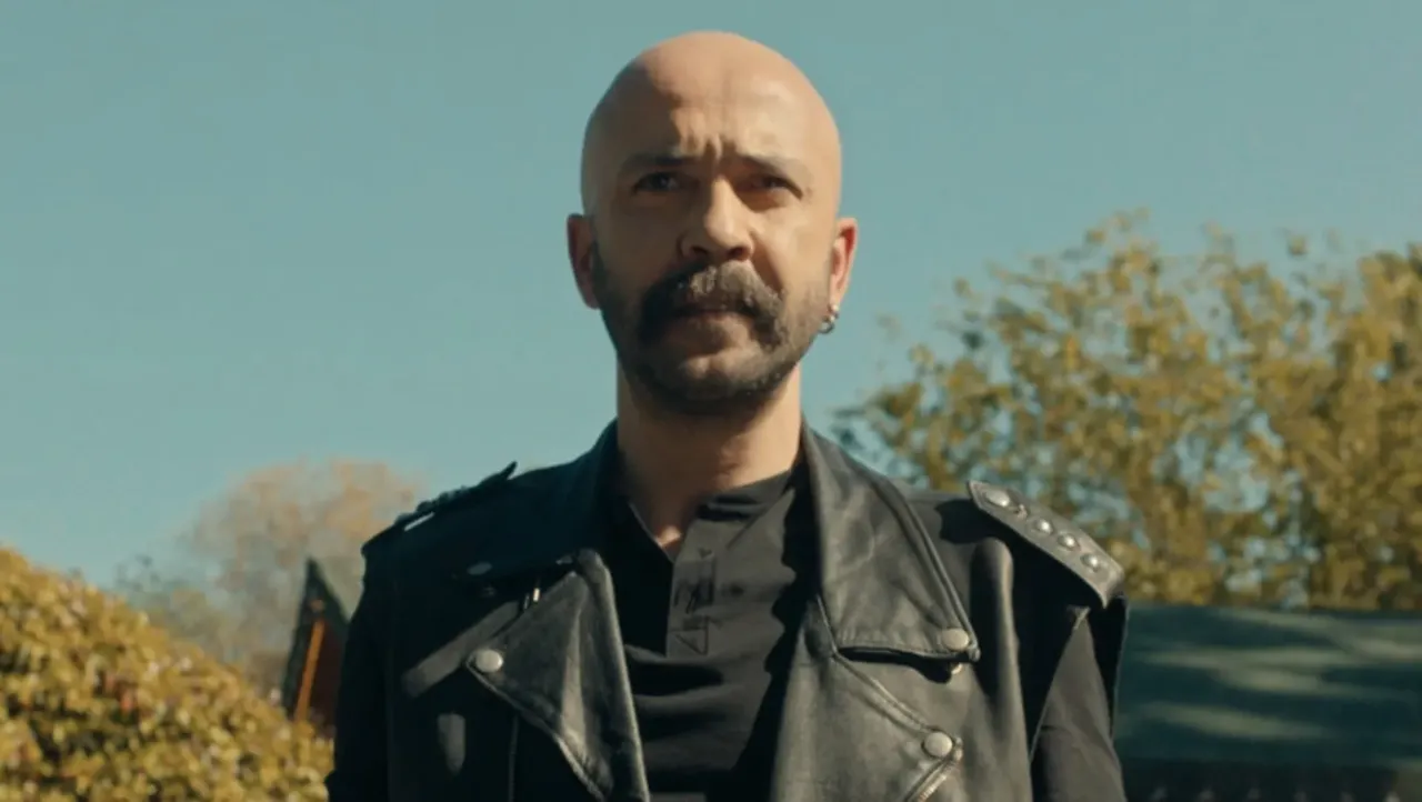 Sarp Akkaya kimdir, kaç yaşında, nereli? Oyuncu Sarp Akkayanın hayatı ve biyografisi