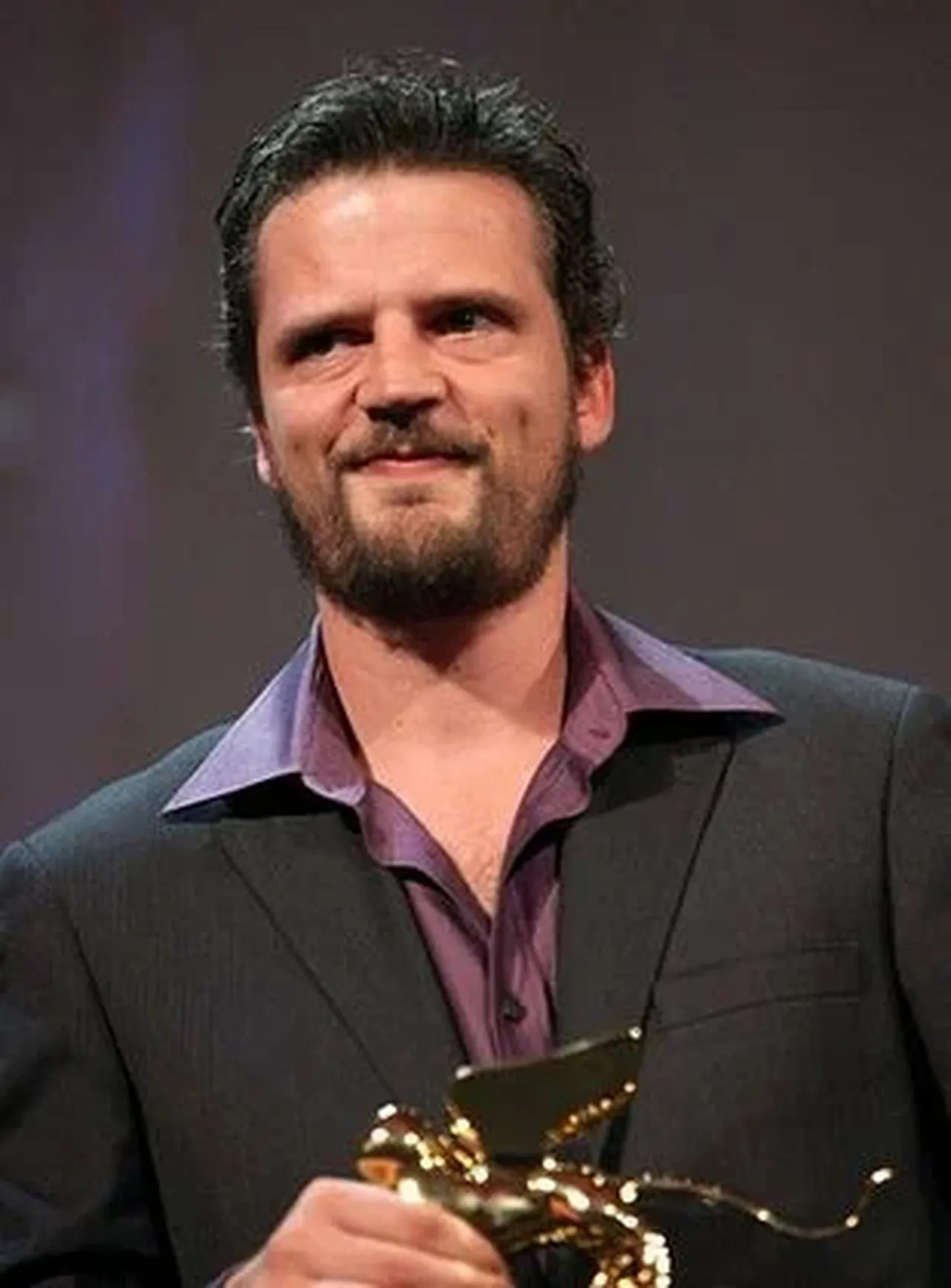 Seren Yüce’ye evinde silahlı saldırı: Ünlü yönetmen hastaneye kaldırıldı