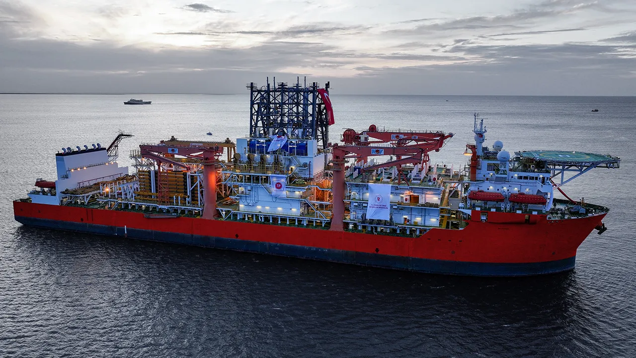 Türkiye enerji liginde vites yükseltti! İki dev gemiyle dengeler değişiyor