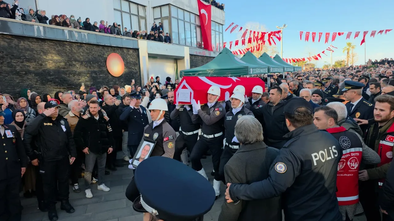 Türkiye şehitlerine ağlıyor! Son yolculuklarına uğurlandılar