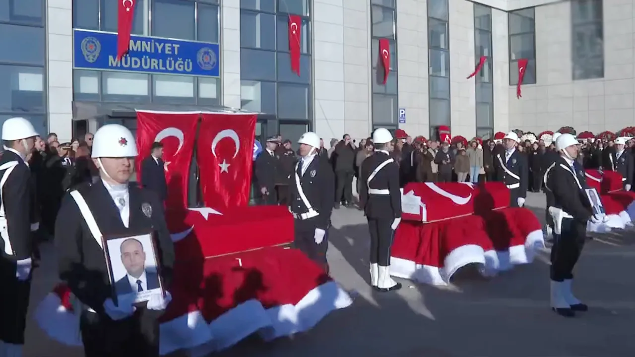 Türkiye şehitlerini uğurluyor! Yalova'da gözyaşları sel oldu