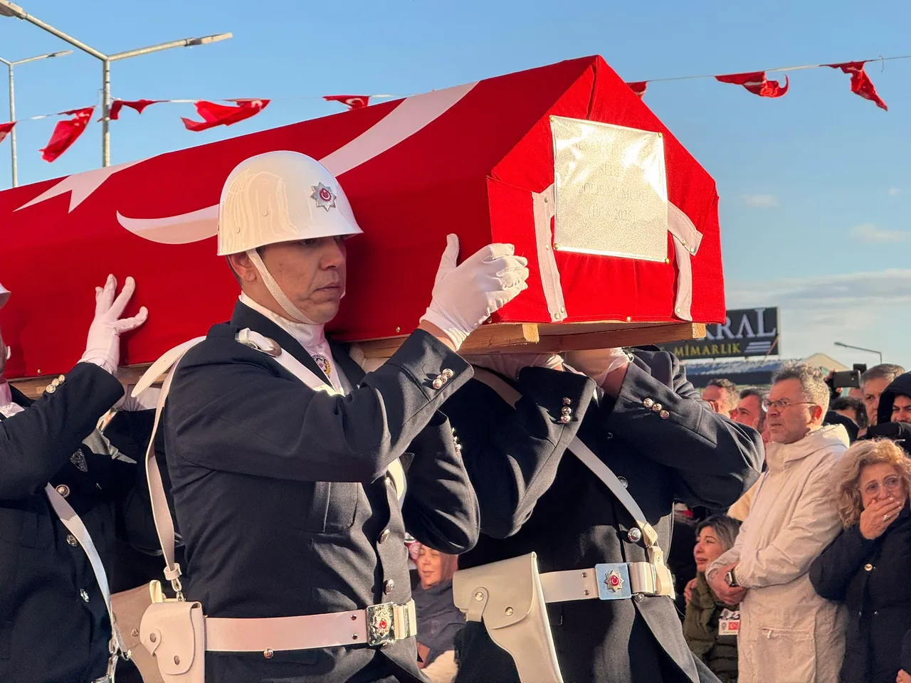 Türkiye şehitlerini uğurluyor! Yalovada gözyaşları sel oldu