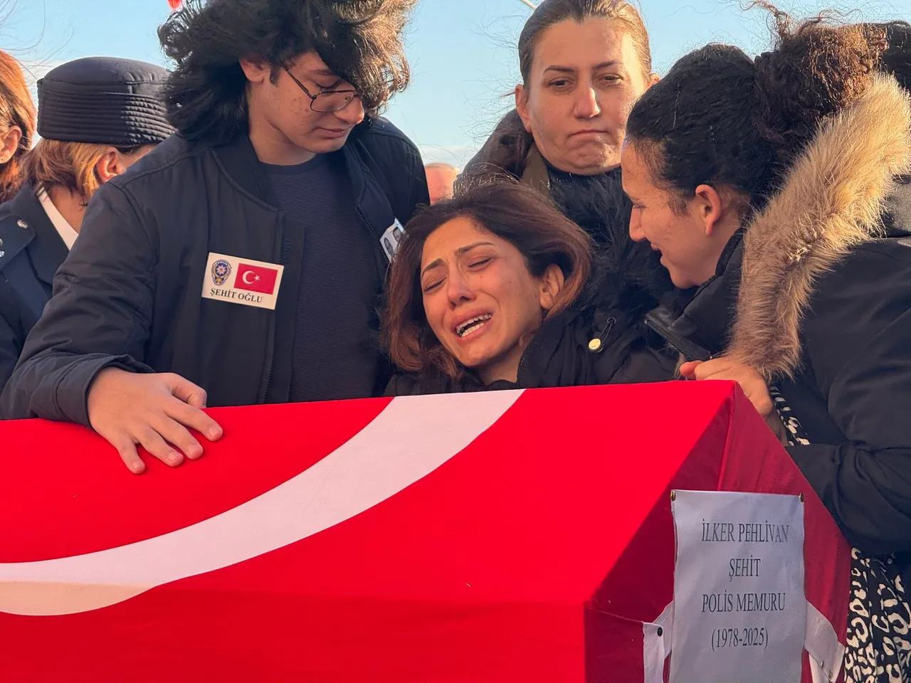 Türkiye şehitlerini uğurluyor! Yalovada gözyaşları sel oldu