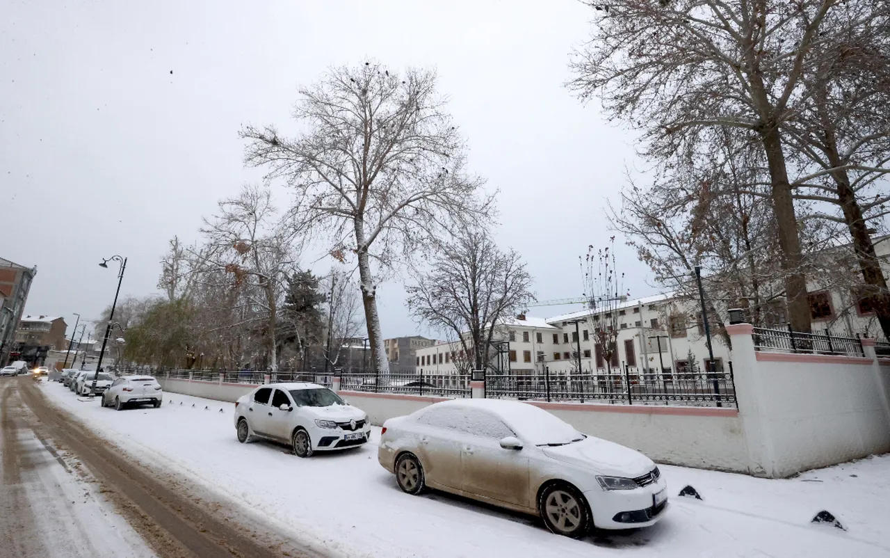 Valilik İstanbul’da kar başlangıcı için saat verdi! Listede 19 ilçe var