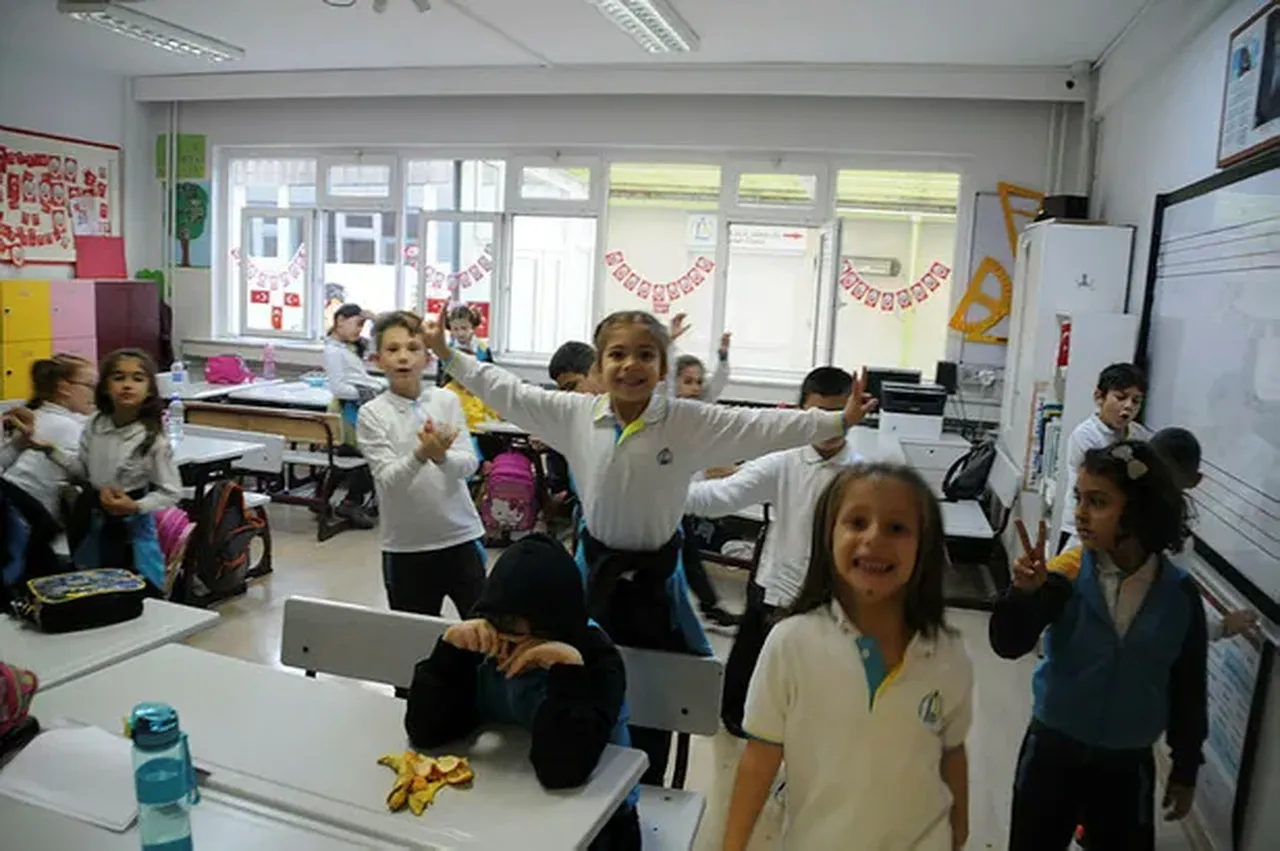 Yarın yarım gün mü, okullar öğleden sonra tatil mi olacak? 31 Aralık eğitim-öğretim durumu gündemde!