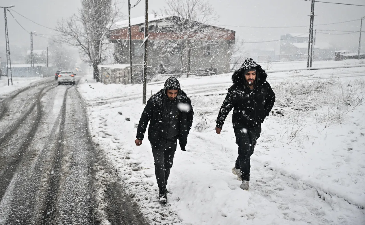 AKOM saat verdi! İzlanda soğukları geldi, İstanbulda yeniden kar yağışı etkili olacak