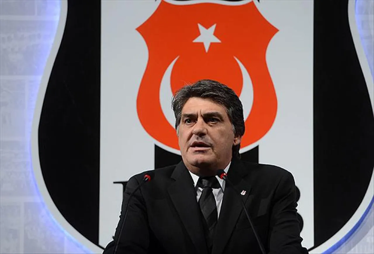 Serdal Adalı, yapılan olağanüstü genel kurulu kazanarak ilk kez başkanlık koltuğuna oturmuştu