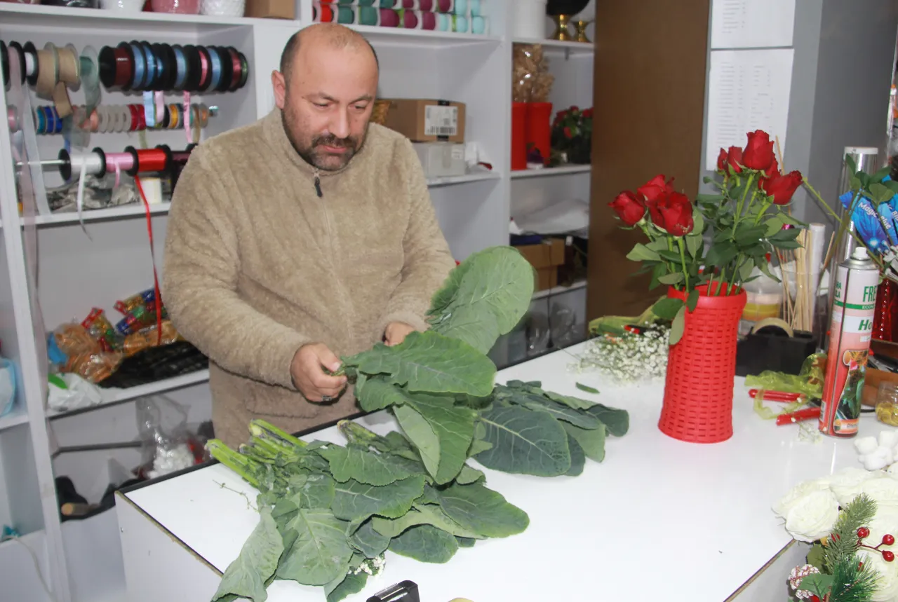 Hem yeniliyor hem içiliyor! Karadenizli çiçekçiden eşi benzeri olmayan tasarım