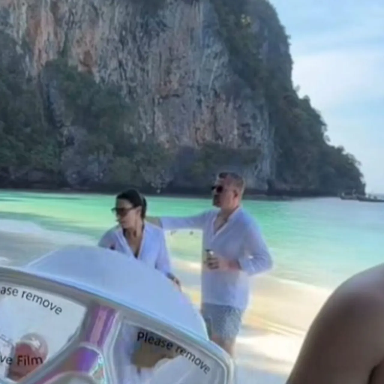 Buca Belediye Başkanı Görkem Duman, etkinliklerine sevgilisi Sevcan Orhanı çıkarmış