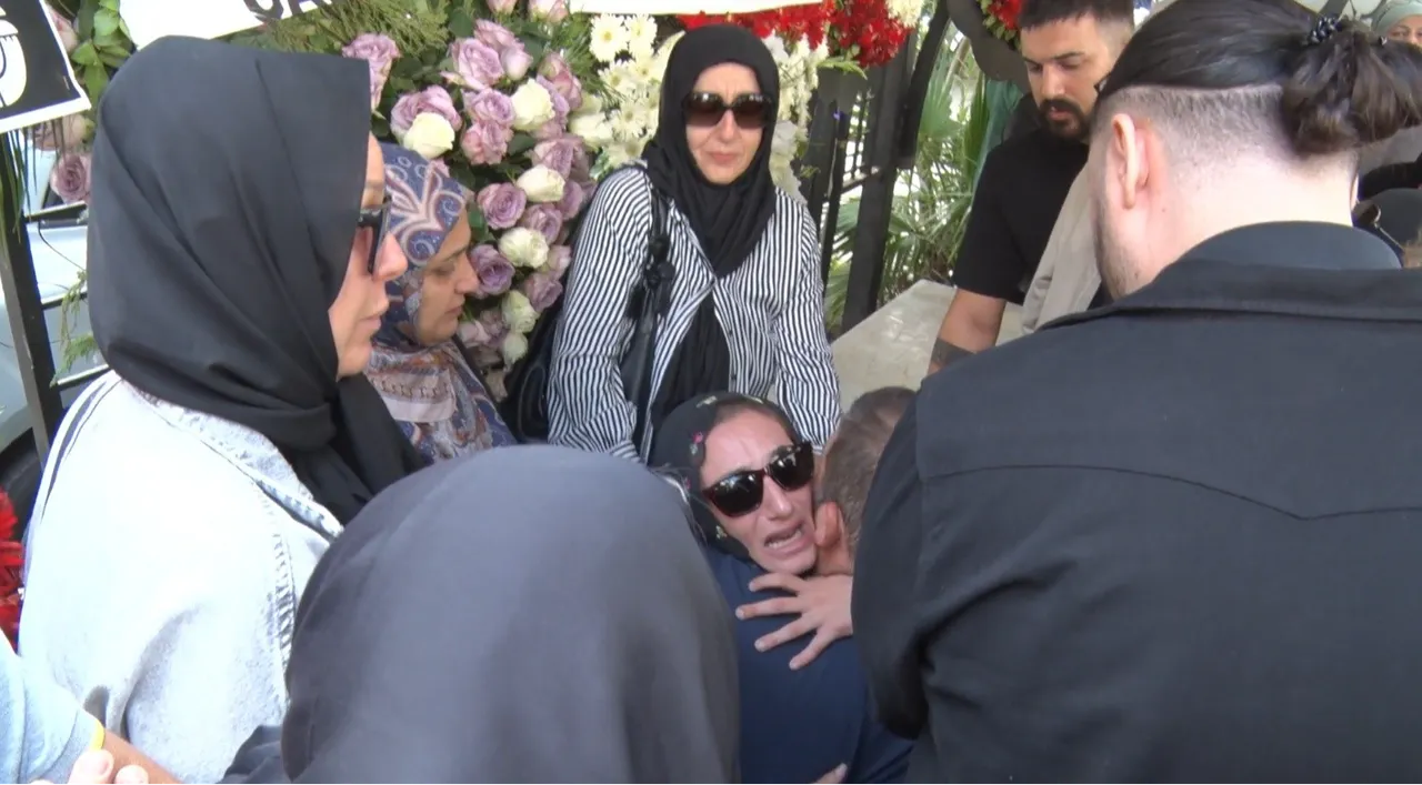 Güllü’nün ablası ilk kez konuştu! Cenazedeki gözlemini açıkladı: ‘Yılan gibi sağa sola bakıyordu’