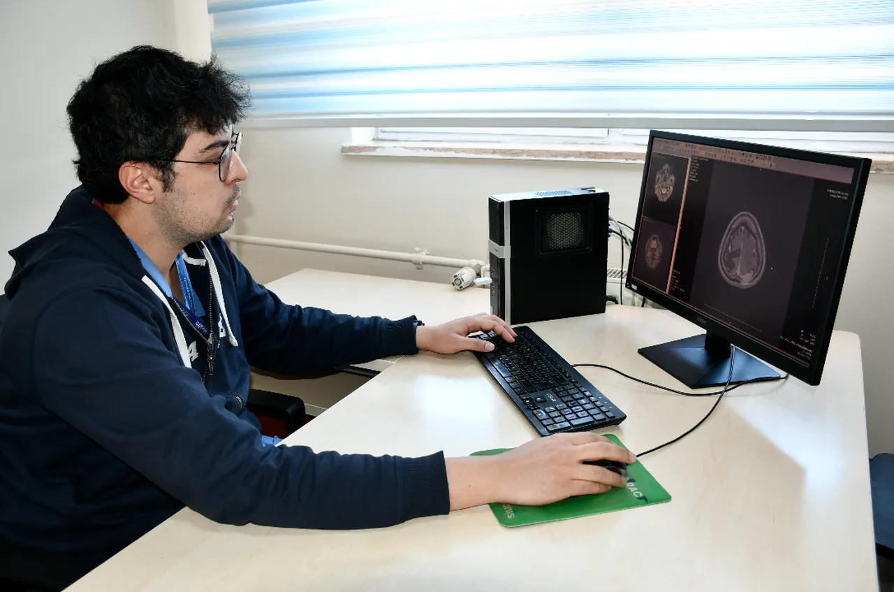 Hakkari’de nadir görülen hastalık! 45 yaşında ama 80 gibi görünüyor