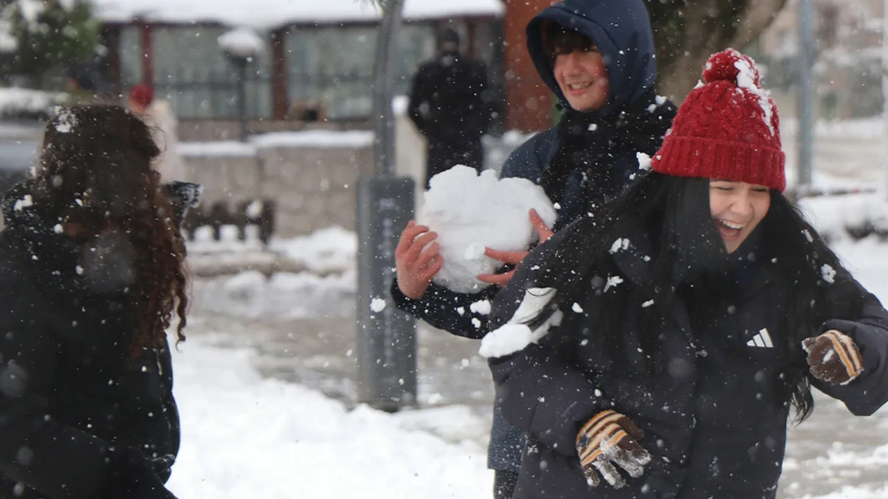 Meteoroloji'den tam 45 kente sarı kodlu uyarı! Yeni yıl kar yağışıyla geliyor
