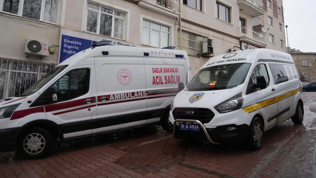 Niğde'de yaşlı çiftin evden cenazesi çıktı