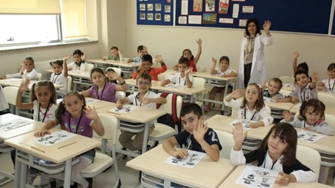 Perşembe günü okullar tatil mi, 1 Ocak yarım gün mü tam gün mü?