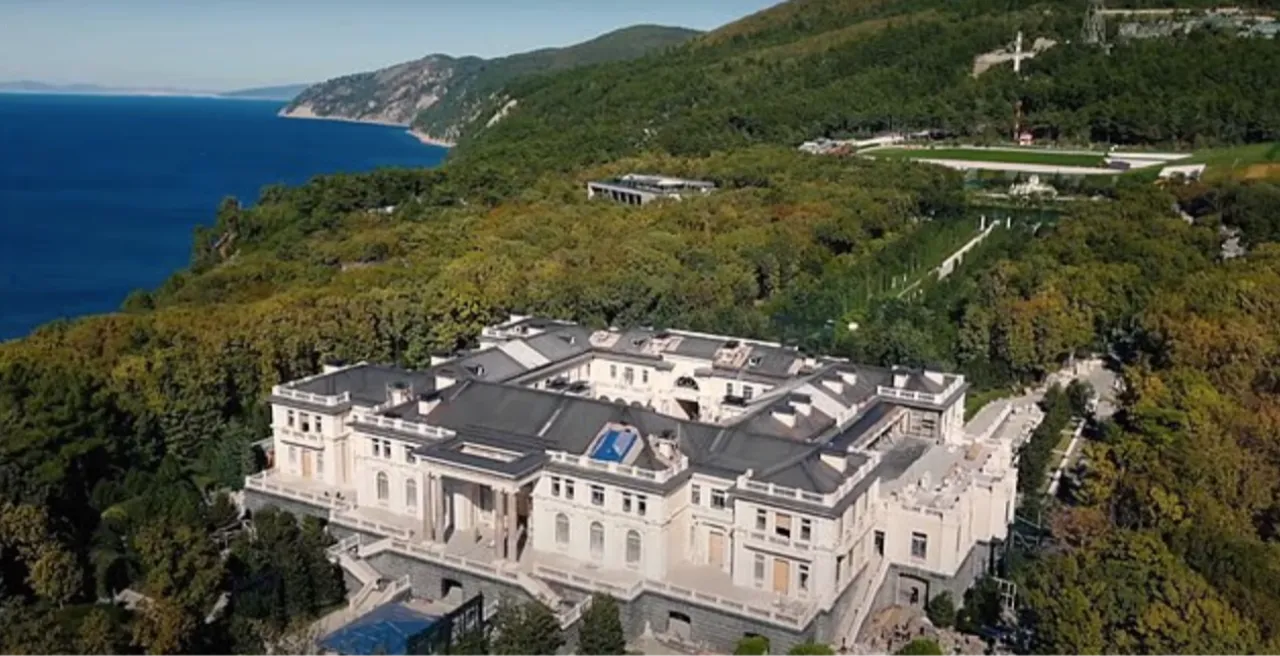 Putin'in 5.5 milyar TL'lik malikanesi açığa çıktı: Ev değil adeta bir şehir!