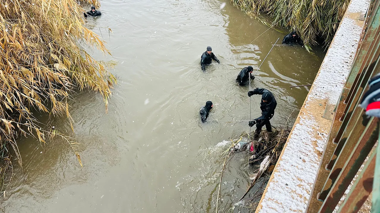 Şanlıurfa'da sulama kanalına düşen aracın sürücü hala kayıp! Arama devam ediyor 