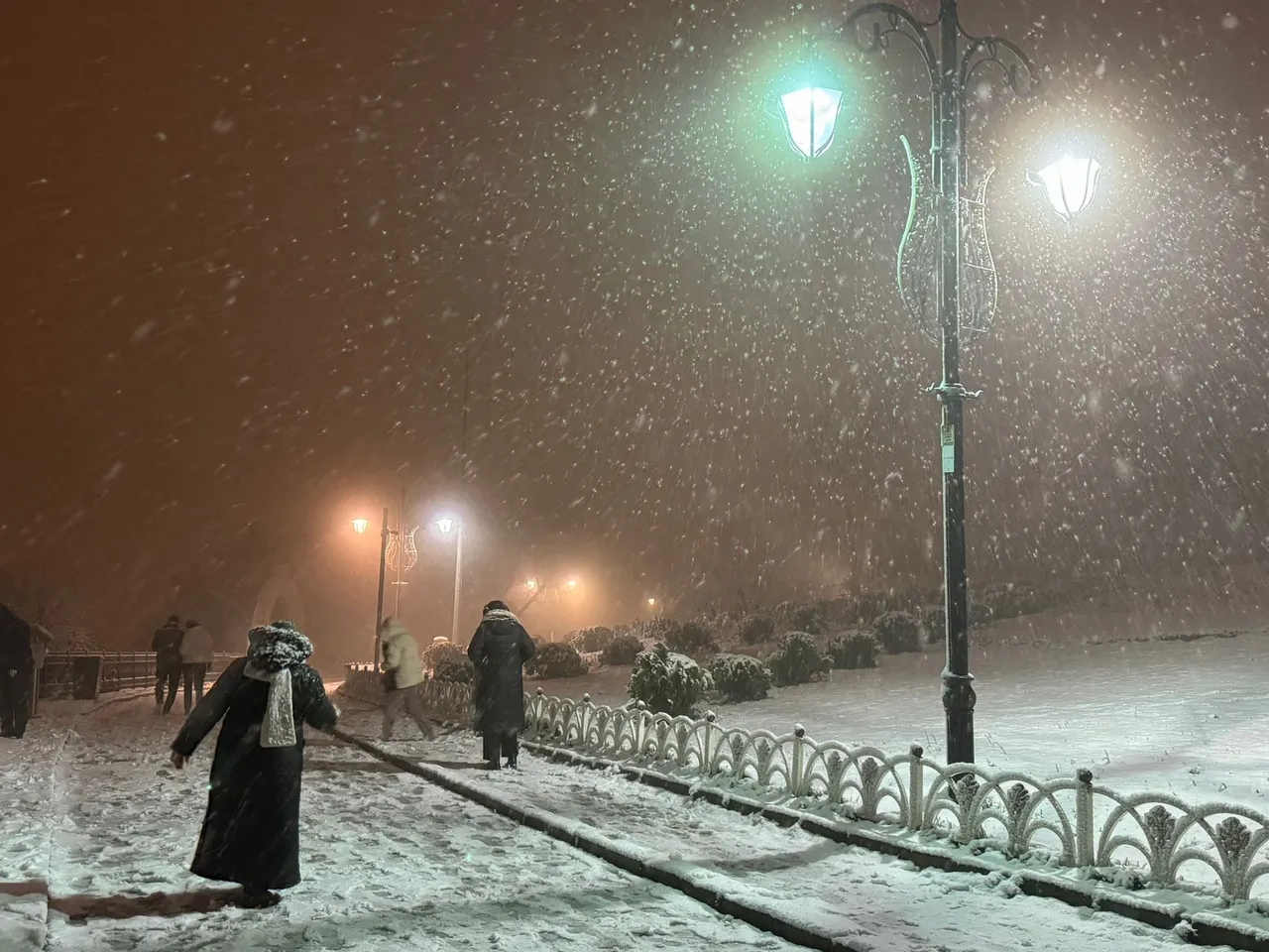 Soğuk hava dalgası İstanbul’u sardı! Bazı ilçelerde kar yağıyor