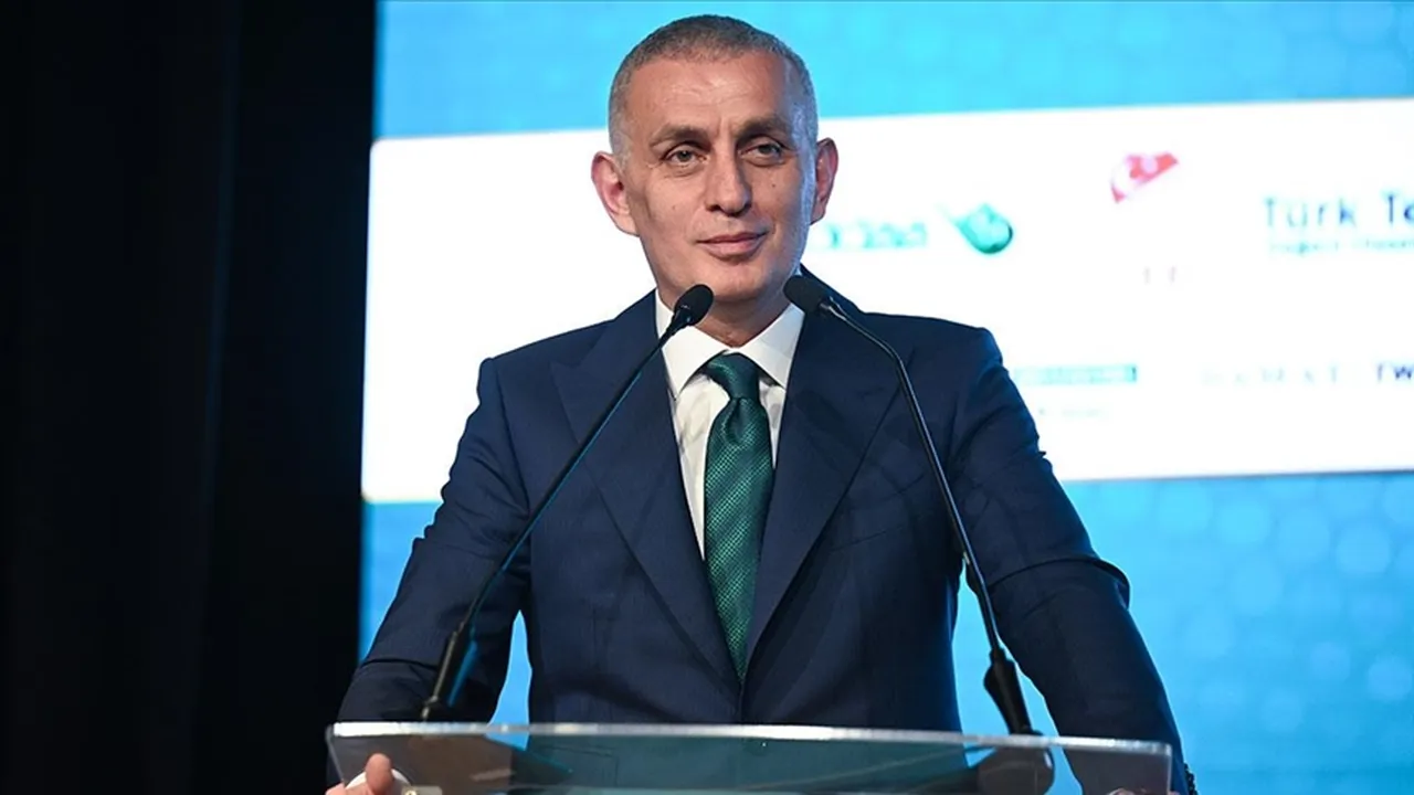 TFF Başkanı İbrahim Hacıosmanoğlu, 2025'i bitirirken resmi internet sitesinden yeni yıl için kutlama mesajı paylaştı