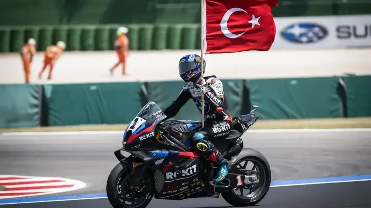 Toprak Razgatlıoğlu kimdir, kaç yaşında, nereli? Şampiyon motosiklet yarışçısı O Ses Türkiye Yılbaşında!