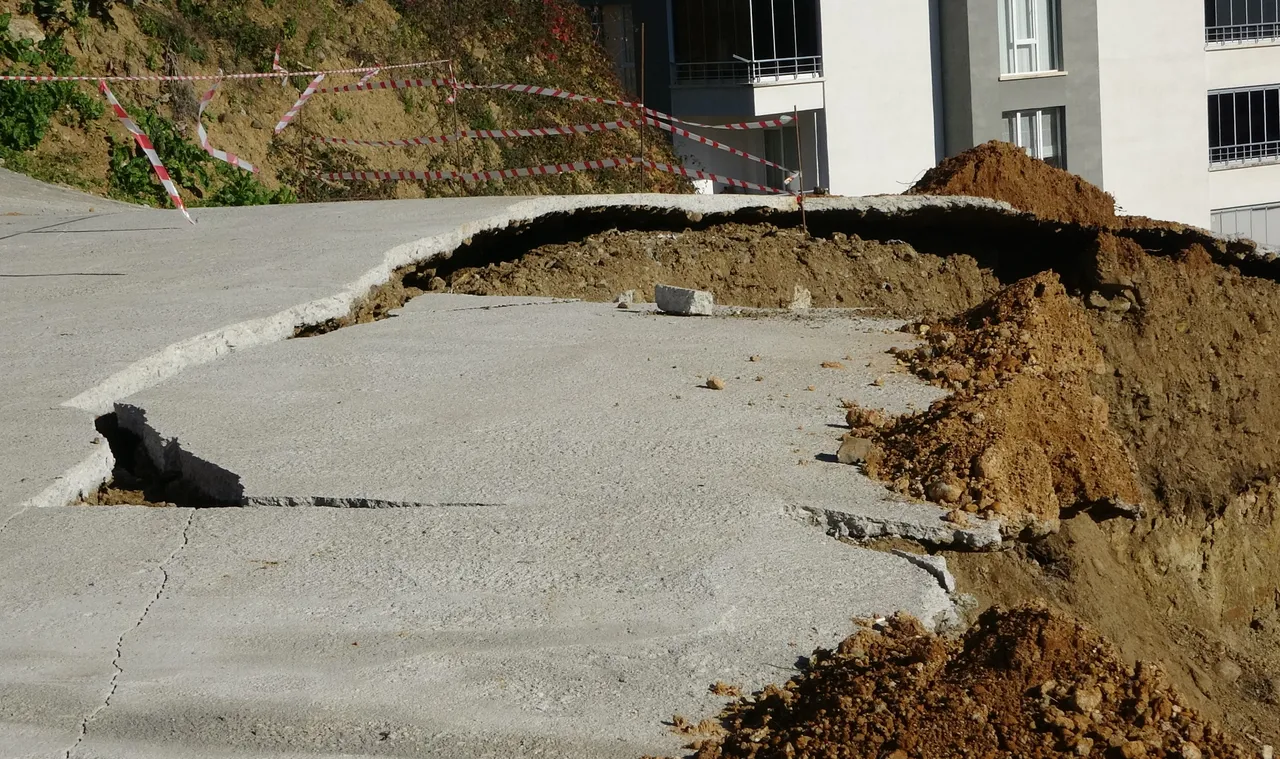 Trabzon’da 6 yıl sonra felaket alarmı! Heyelan yeri, kaçak hafriyat sahası çıktı