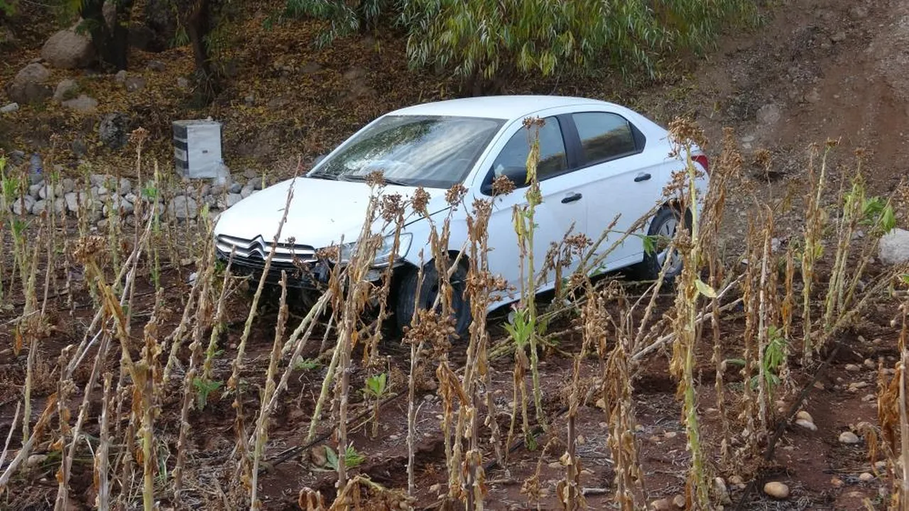 Şarampole uçan otomobil