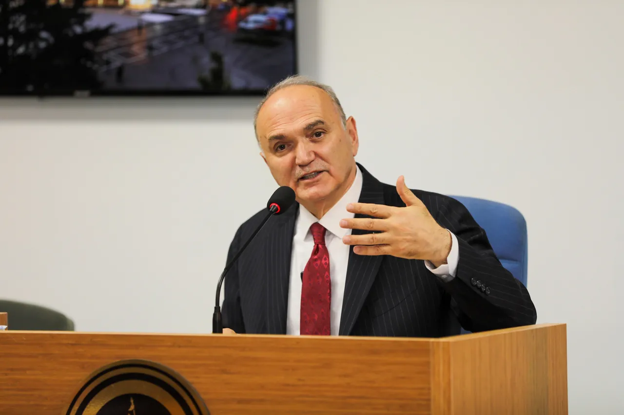 DÜZCE BELEDİYE BAŞKANI FARUK ÖZLÜ