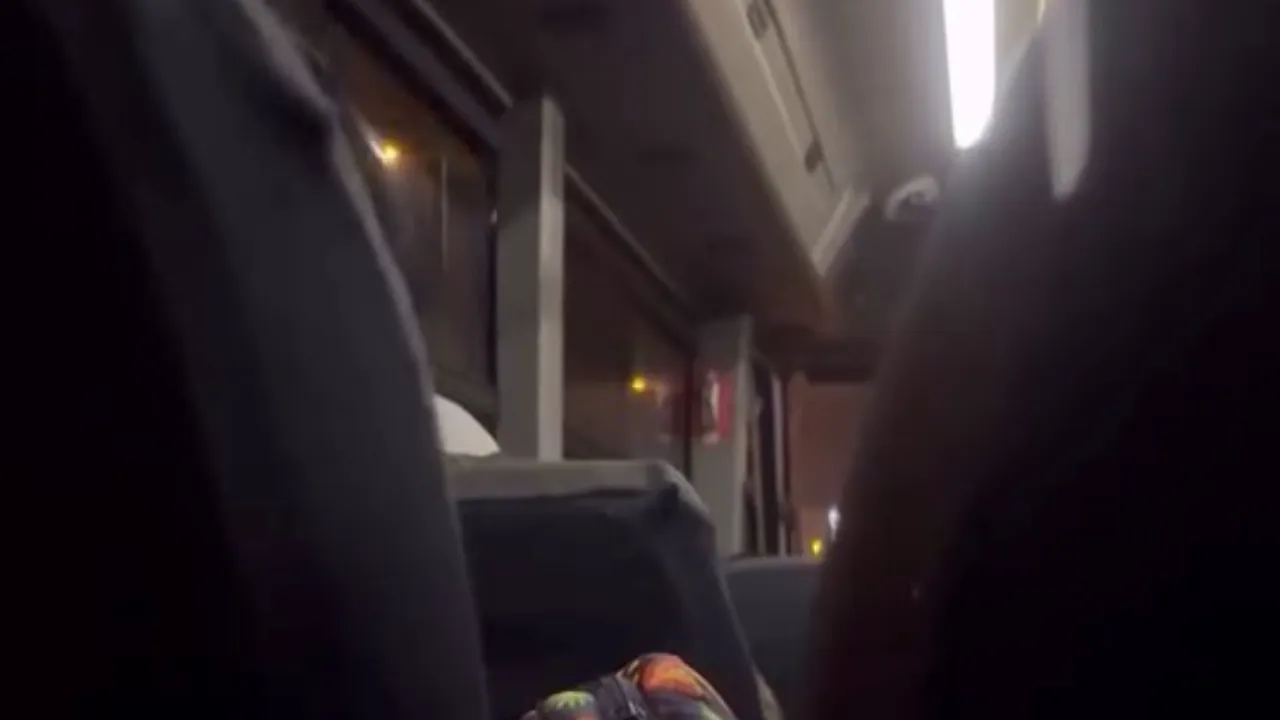 Direksiyon başında öğrencilere küfretti! O anlar saniye saniye kamerada