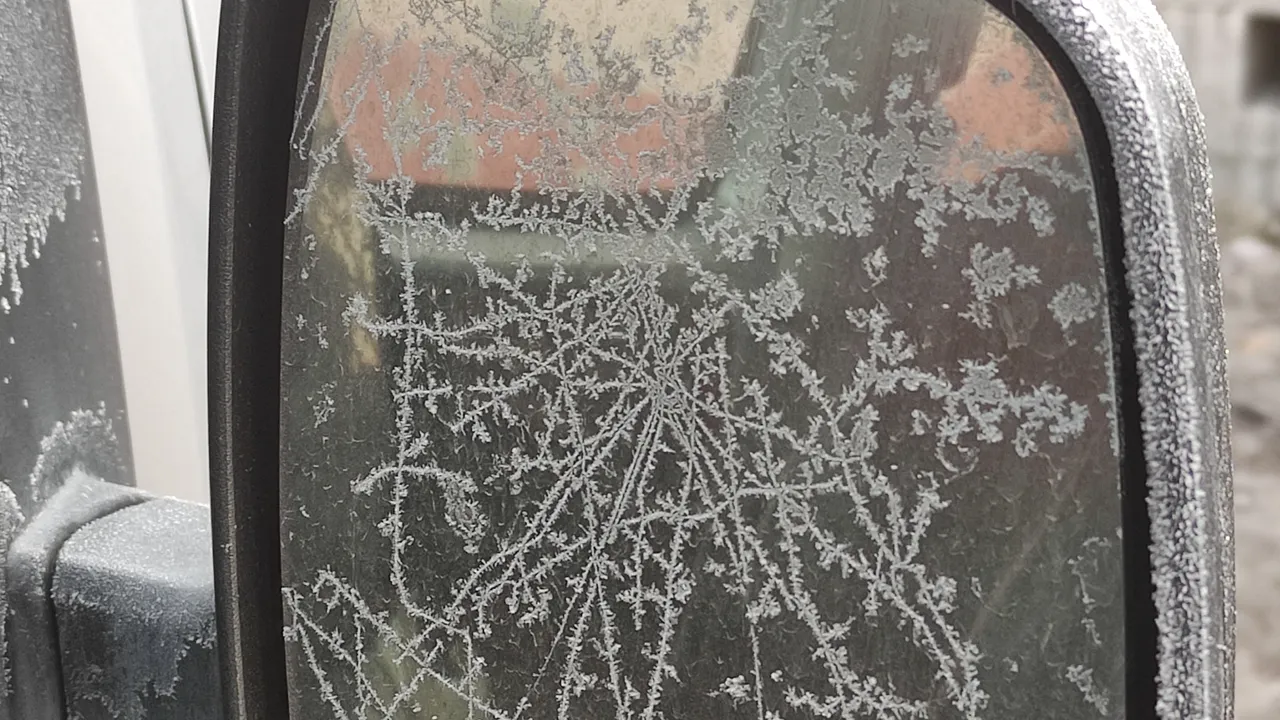 Eksi 17 dereceyi gördüler! Kentte camlar buz tuttu, hayat durma noktasına geldi