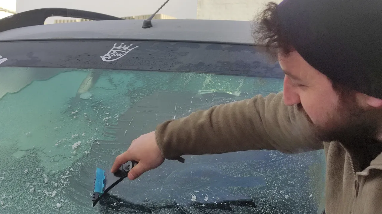 Eksi 17 dereceyi gördüler! Kentte camlar buz tuttu, hayat durma noktasına geldi