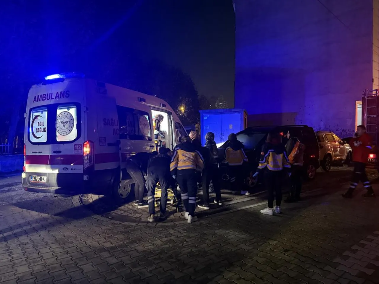 Esenyurt'ta yangın paniği! İnsanlar tahliye edildi