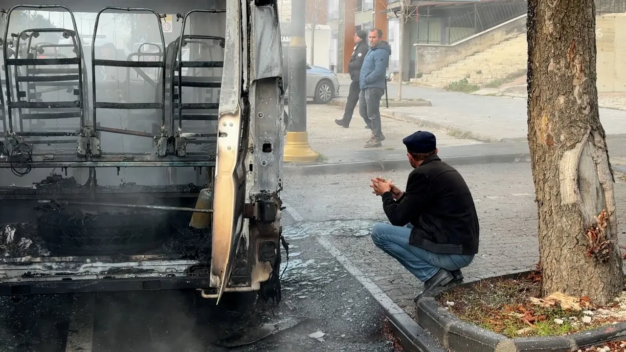 Yanan servis kullanılamaz hale geldi