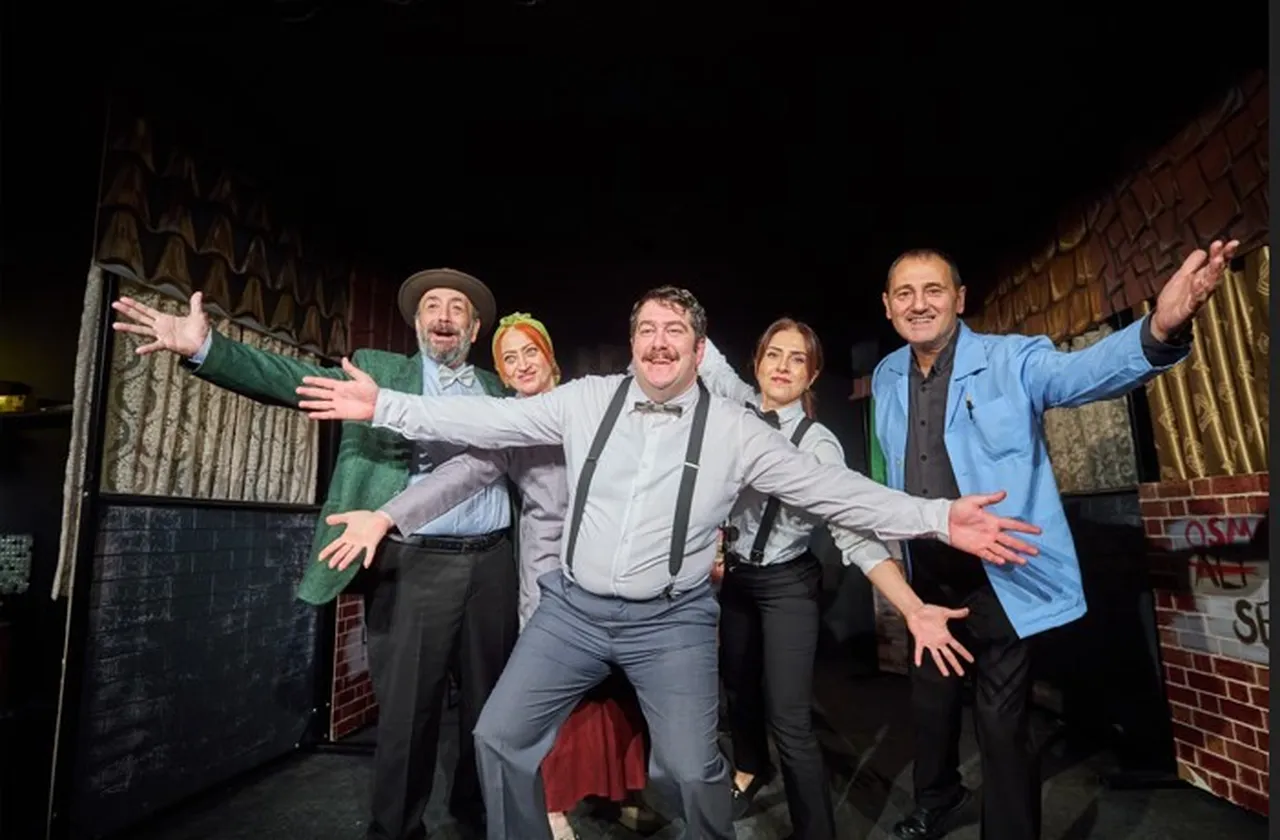 Ferhan Şensoy’un kült oyunu “Kahraman Bakkal” 27 yıl sonra sahnede