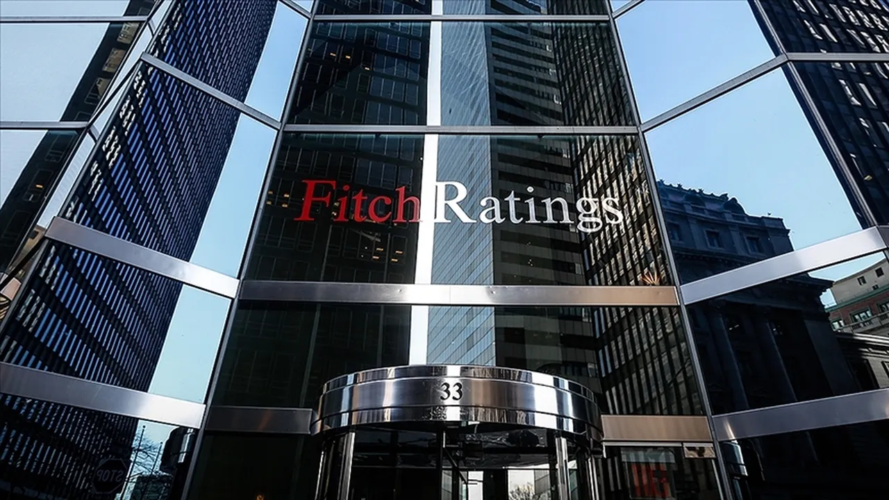 Fitch, Türkiye ekonomisi için büyüme tahminini yükseltti